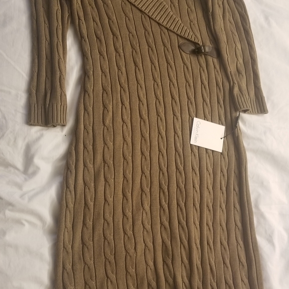 Dress - Picture 3 of 4